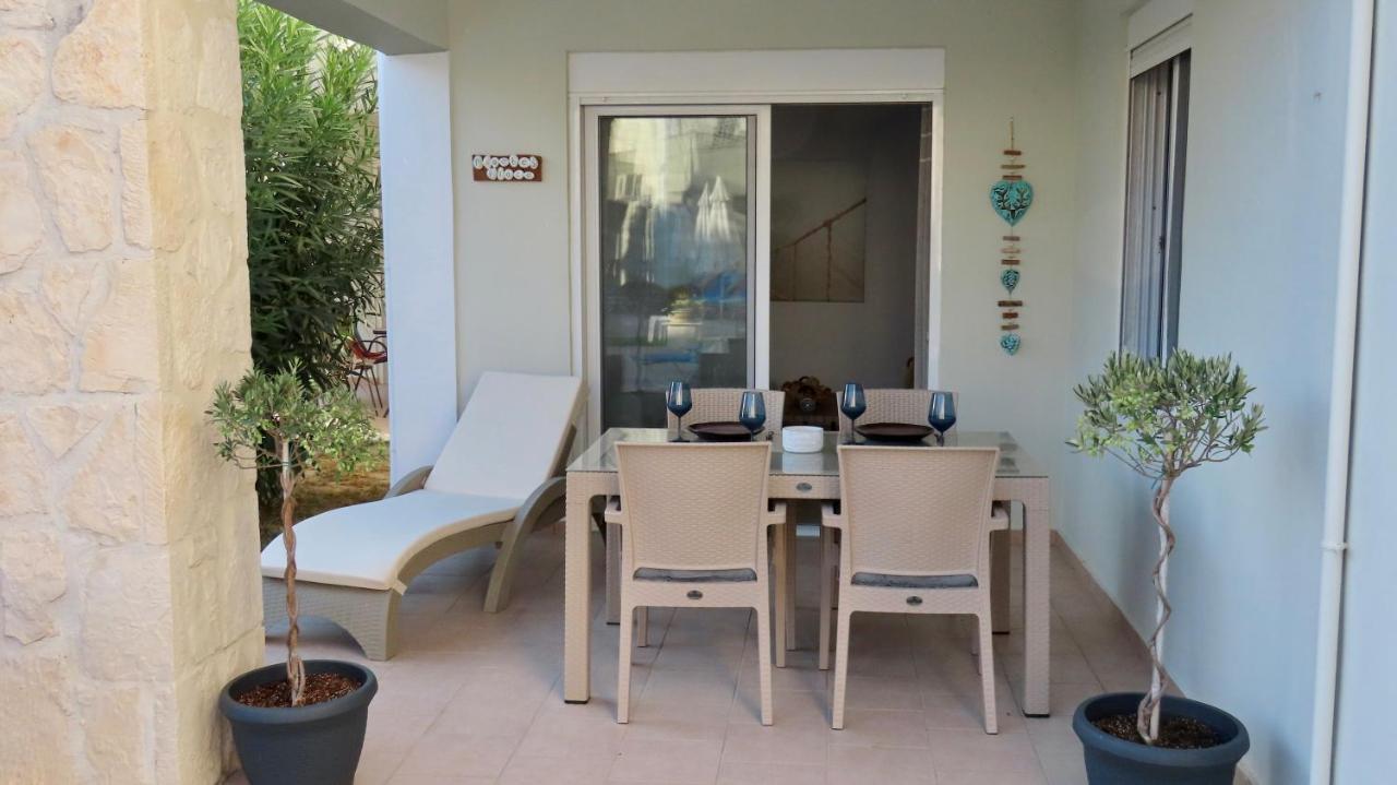 Phoebes Place At Kalamaki Court, 2 Bedroom Villa With A Shared Pool エクステリア 写真