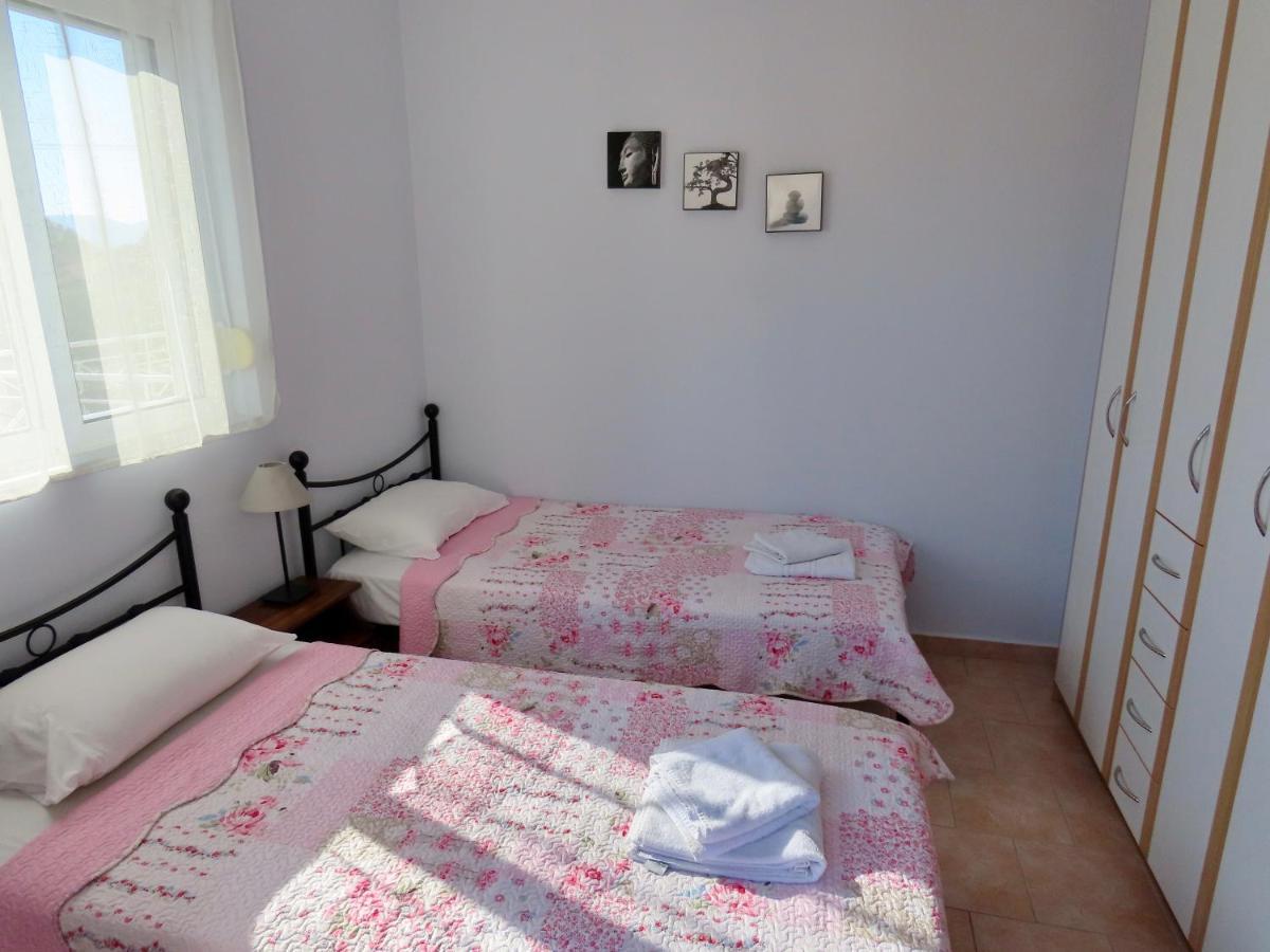 Phoebes Place At Kalamaki Court, 2 Bedroom Villa With A Shared Pool エクステリア 写真
