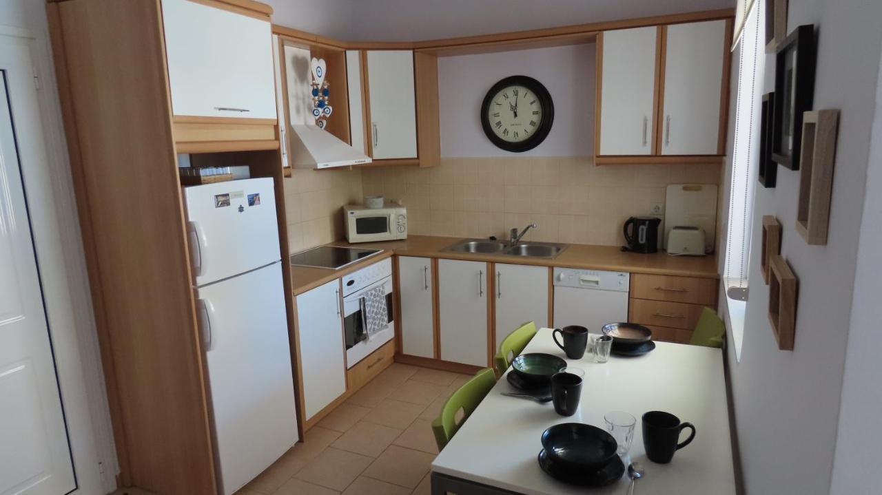 Phoebes Place At Kalamaki Court, 2 Bedroom Villa With A Shared Pool エクステリア 写真