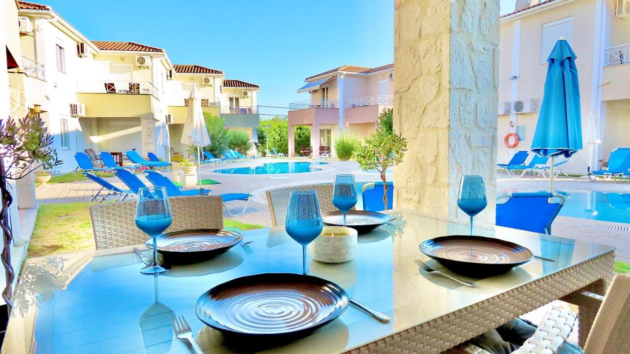 Phoebes Place At Kalamaki Court, 2 Bedroom Villa With A Shared Pool エクステリア 写真